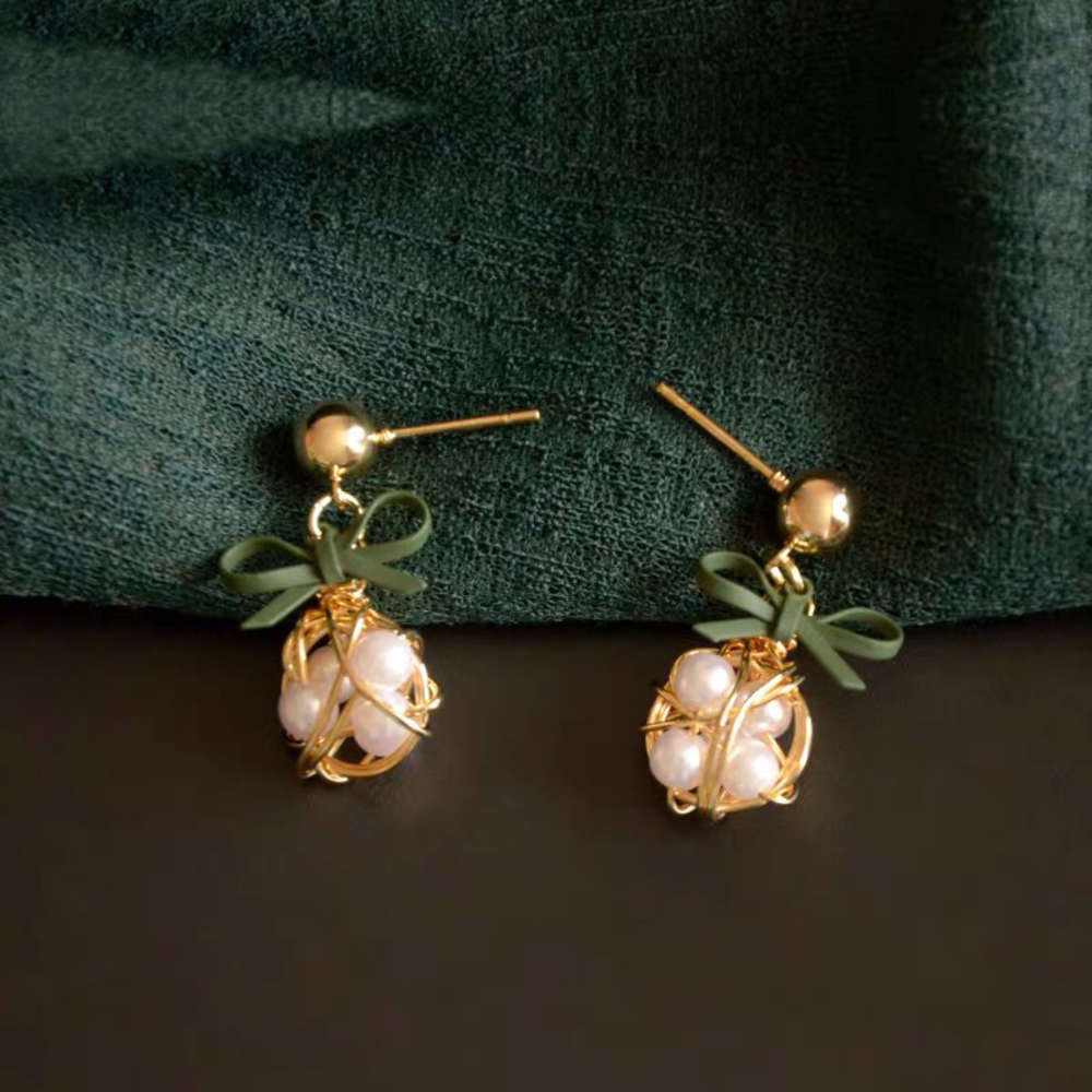 S925 pure Tremella nail super fairy elegant French court style pearl earrings Bow Earrings temperament, Silver
S925 pure Tremella nail super fairy elegant French court style pearl earrings Bow Earrings temperament, Silver