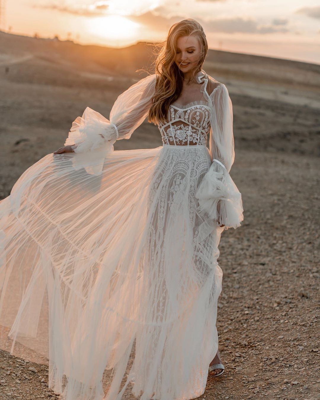 Unique Bohemia Wedding Dress Shawl Long Sleeve Lace Boho fairy skirt Bridal Gowns Chic Beach Tulle Vestido De Noiva
