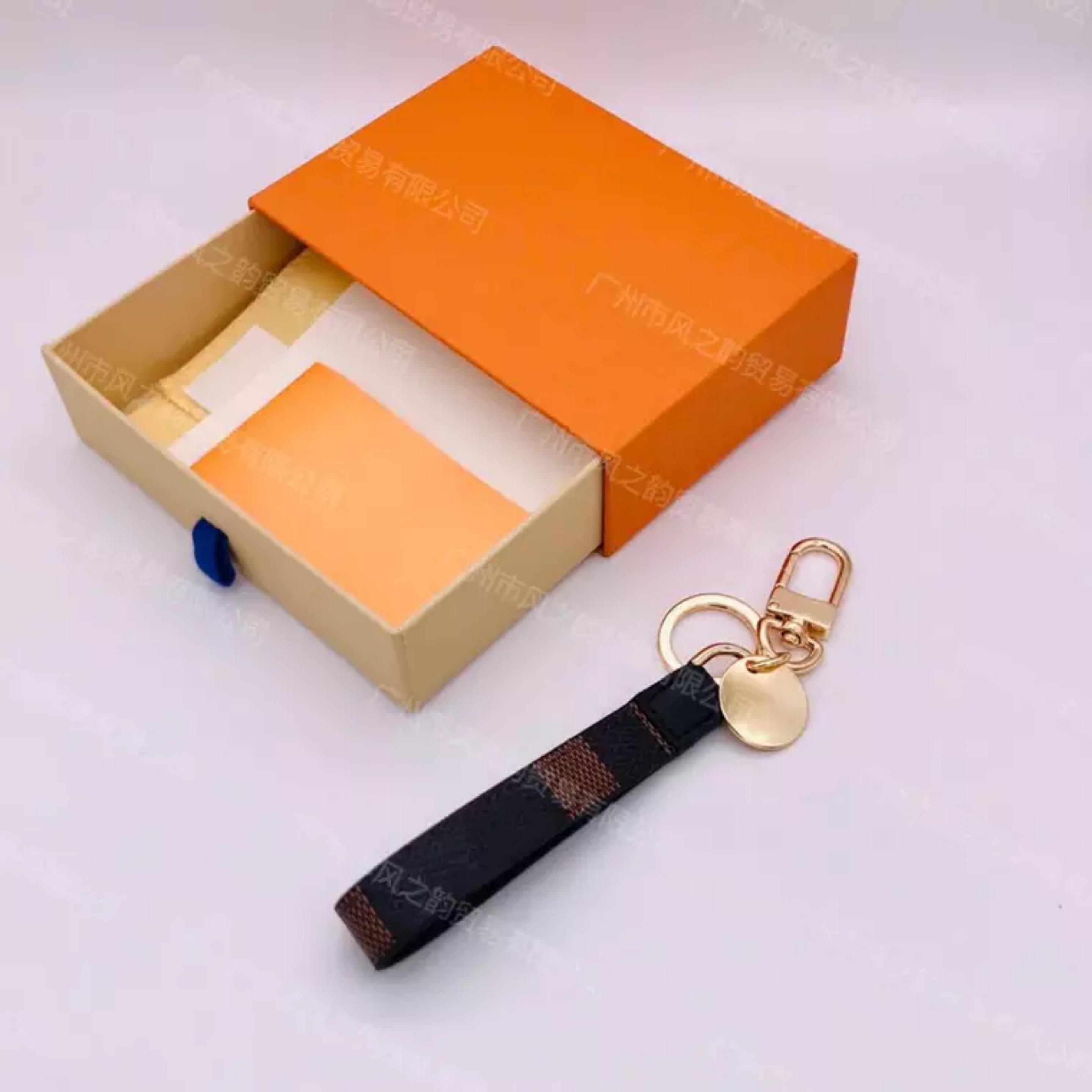 Fashion Key Buckle lovers Car Keychain Handmade Leather Keychains Men Women Bag Pendant Accessories 10 Color, Silver
Fashion Key Buckle lovers Car Keychain Handmade Leather Keychains Men Women Bag Pendant Accessories 10 Color, Silver