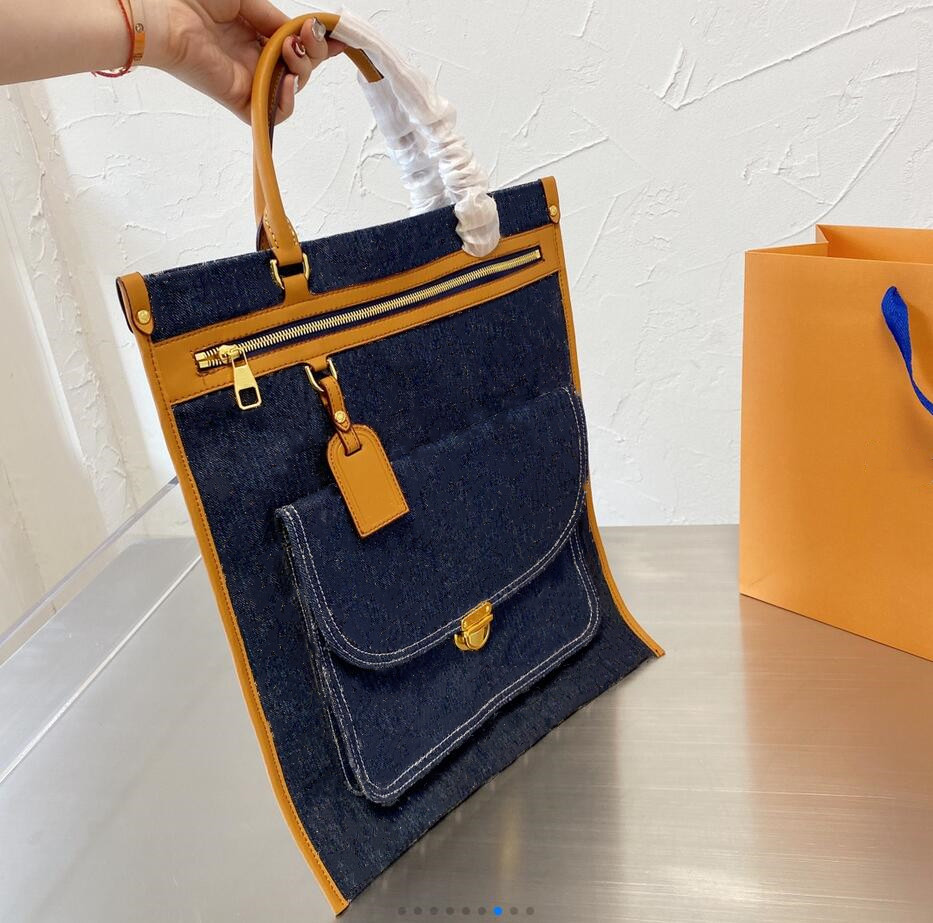 Womens Luxury Designer Bag Handbags Purses Fashion Colorful Laser Transparent Lady Shopping Bags Beach Bag Designer Crossbody Bags
Womens Luxury Designer Bag Handbags Purses Fashion Colorful Laser Transparent Lady Shopping Bags Beach Bag Designer Crossbody Bags
