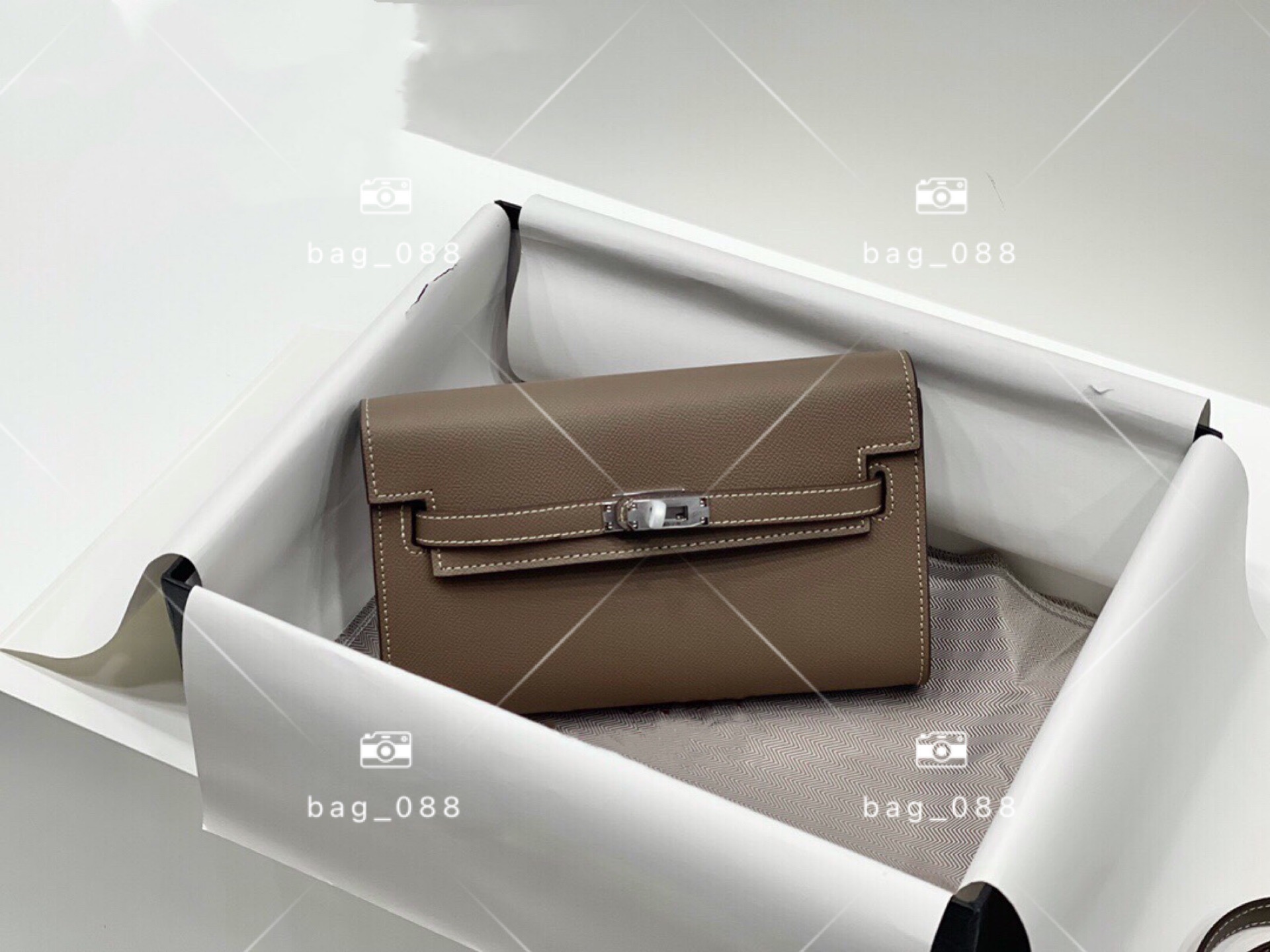Top Quality Ladies' Luxury Design Chain Bag WOC Classic Clasp Lipstick Envelope Banquet Women Clutch Bags Practical Card Package Large
Top Quality Ladies' Luxury Design Chain Bag WOC Classic Clasp Lipstick Envelope Banquet Women Clutch Bags Practical Card Package Large