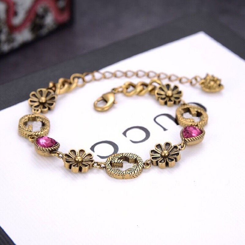 g family bracelet / precision design of gujia's new 20-year double-g letter red diamond flower bracelet, Golden;silver
g family bracelet / precision design of gujia's new 20-year double-g letter red diamond flower bracelet, Golden;silver
