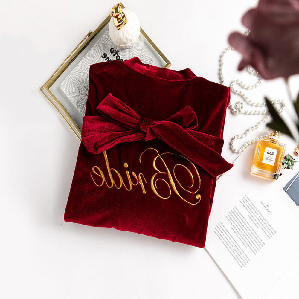 Golden velvet pajamas female spring and autumn winter wedding bride's Nightgown cardigan morning gown embroidered bathrobe household
Golden velvet pajamas female spring and autumn winter wedding bride's Nightgown cardigan morning gown embroidered bathrobe household