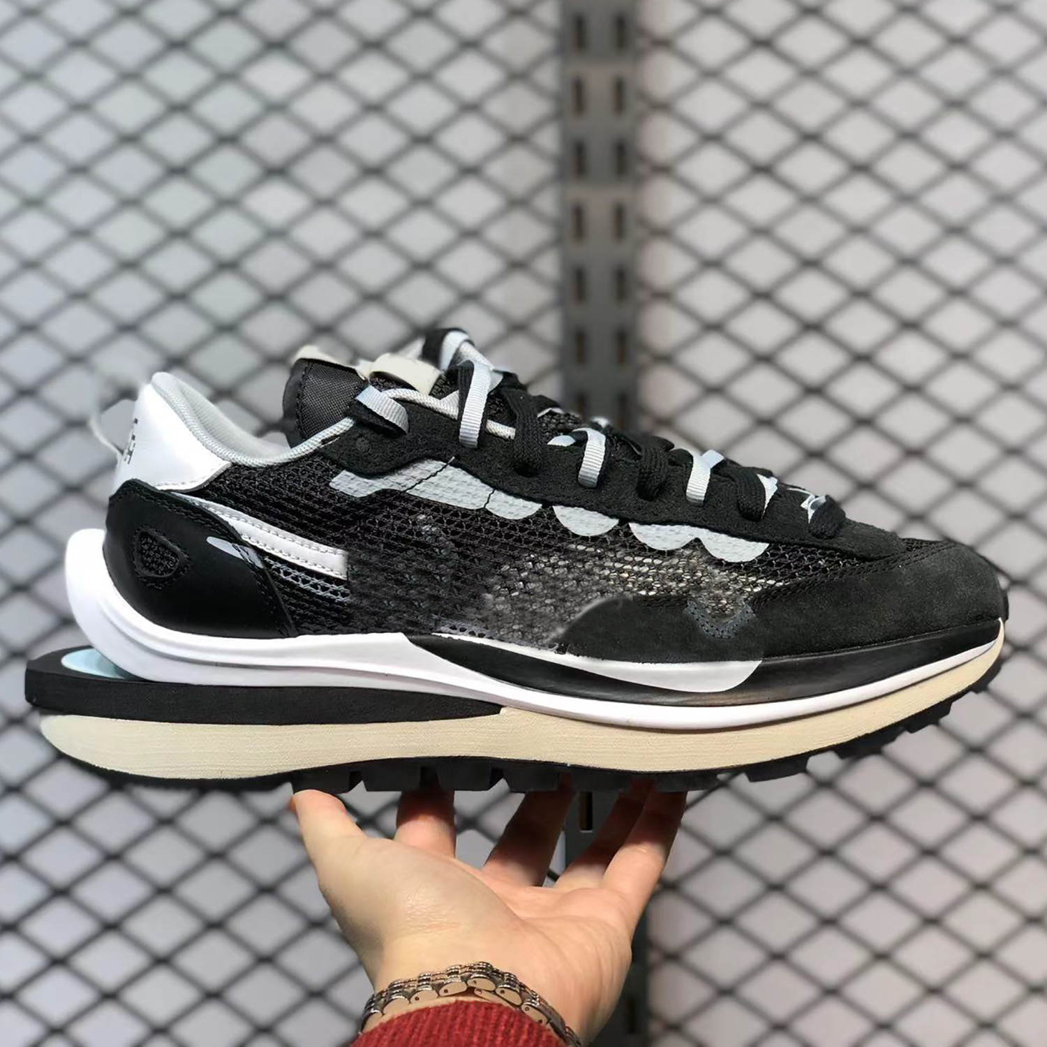 2021 running Shoes VaporWaffle Sacais casual LDV fuchsia game royal black white sesame blue void yellow red green fanshion Women Sport Sneakers Trainers Mens womens, Gift
2021 running Shoes VaporWaffle Sacais casual LDV fuchsia game royal black white sesame blue void yellow red green fanshion Women Sport Sneakers Trainers Mens womens, Gift