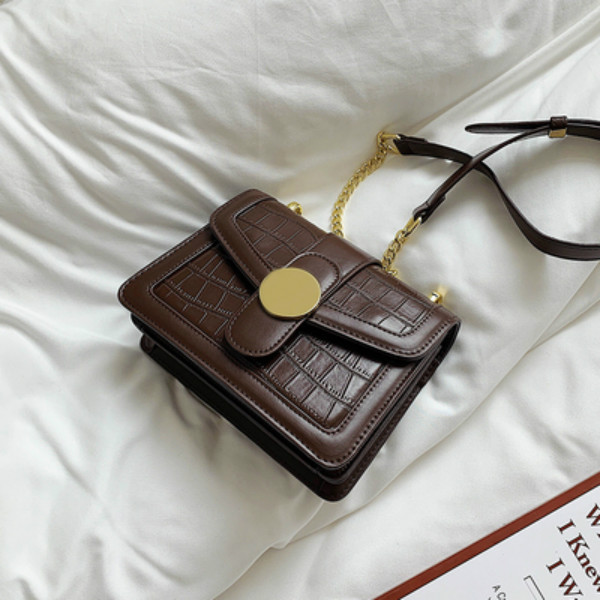 Hong Kong style retro small bag women's bag 2020 fashion new fashion versatile chain messenger bag net
Hong Kong style retro small bag women's bag 2020 fashion new fashion versatile chain messenger bag net