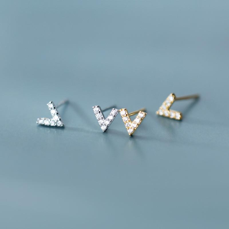 Stud Cute Earrings For Women S925 Silver V Letter Shape Earlobe Pierce Fine Jewelry Clear Zircon Lucky Alphabet Ear Accessory
Stud Cute Earrings For Women S925 Silver V Letter Shape Earlobe Pierce Fine Jewelry Clear Zircon Lucky Alphabet Ear Accessory