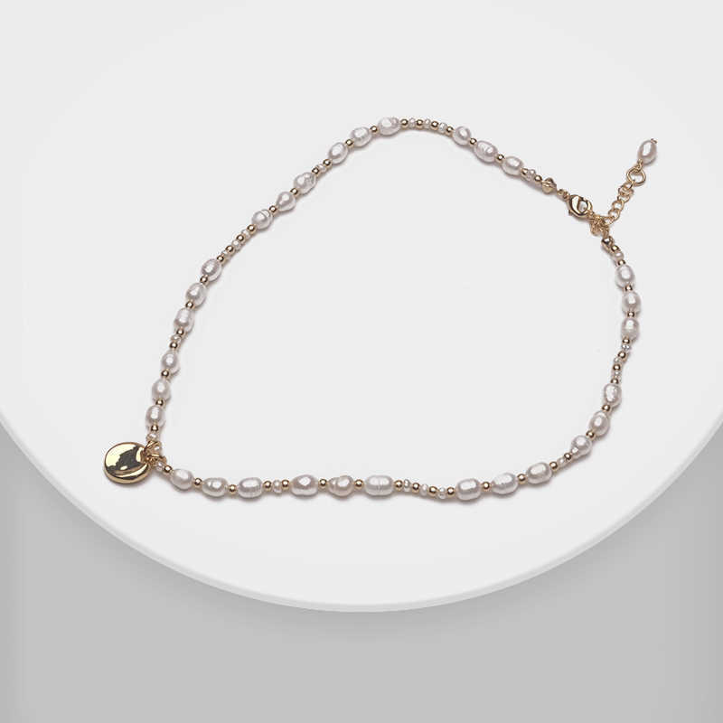 Amorita boutique Classic design of natural pearls with metal pendant necklace
Amorita boutique Classic design of natural pearls with metal pendant necklace