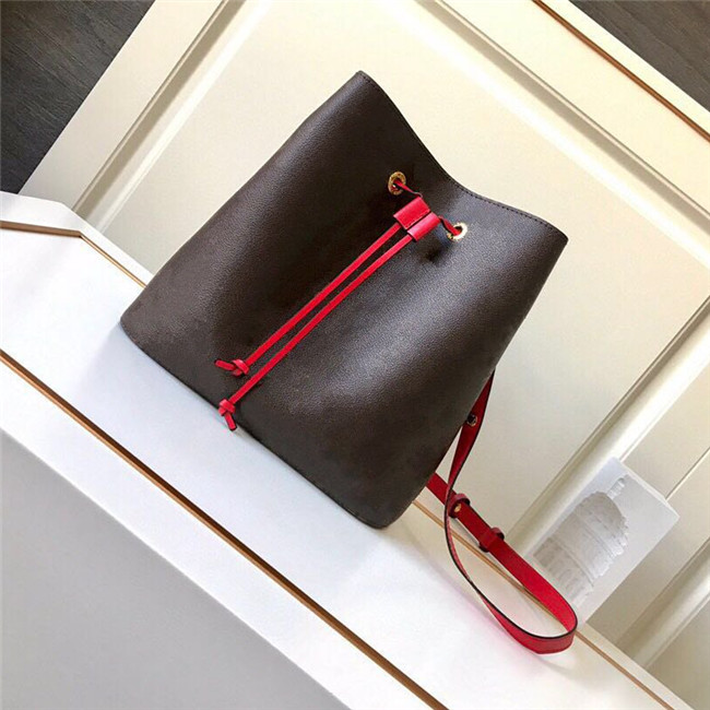 NEO MM NOE bucket bag M44022 Brown Rose Pink cowhide-leather Drawstring adjustable smart strap Luxurys Designers Shoulder Bags, Color 01
NEO MM NOE bucket bag M44022 Brown Rose Pink cowhide-leather Drawstring adjustable smart strap Luxurys Designers Shoulder Bags, Color 01