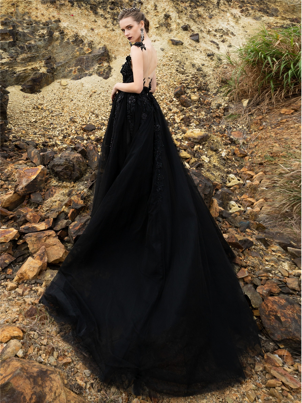 Vintage Black Wedding Dresses Bridal Gowns A Line Sexy Backless Split Side Long Gothic Bride Dress Appliques Lace Floral Beads Vestido De Novia