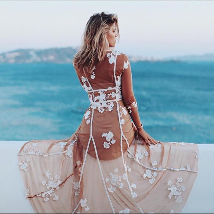 Sexy Boho Evening Dresses V Neck 3/4 Long Sleeves Floral Appliques Tulle White Tan Beach Women's Dress Floor Length Illusion Prom Dresses