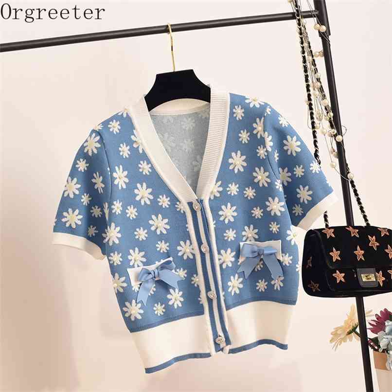 Knitwear Thin Cardigan Women's Knitted Top Sweet Flower Bowknot Sweater Female V-neck Pearl Beaded Short Sleeve Cropped Tops 210602, Blue
Knitwear Thin Cardigan Women's Knitted Top Sweet Flower Bowknot Sweater Female V-neck Pearl Beaded Short Sleeve Cropped Tops 210602, Blue