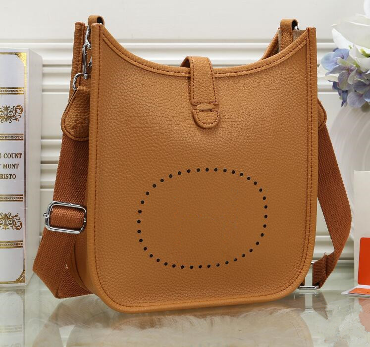 2022 Microfiber shoulder bag Evelyn mini bucket handbag lychee pattern H Letter Standard oblique back perforated female bags, Picture color
2022 Microfiber shoulder bag Evelyn mini bucket handbag lychee pattern H Letter Standard oblique back perforated female bags, Picture color