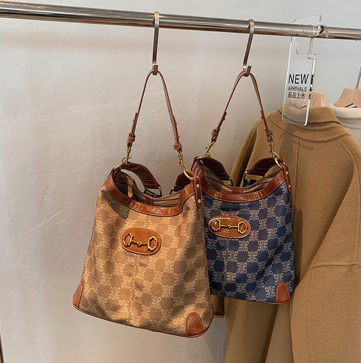 Factory wholesale womens leather shoulder bags winter soft canvas handbag street trend printing underarm bag personalized gold decorative women handbags