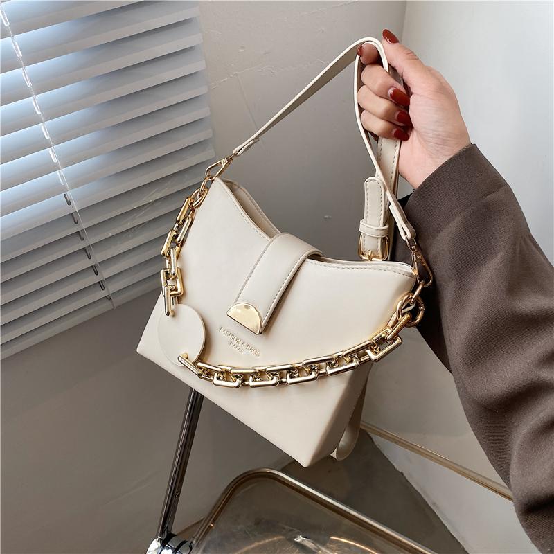 Evening Bags High Quality Chain Leather Handbag Casual Concise Shoulder For Women 2022 Designer Travel Crossbody Sac A Main
Evening Bags High Quality Chain Leather Handbag Casual Concise Shoulder For Women 2022 Designer Travel Crossbody Sac A Main