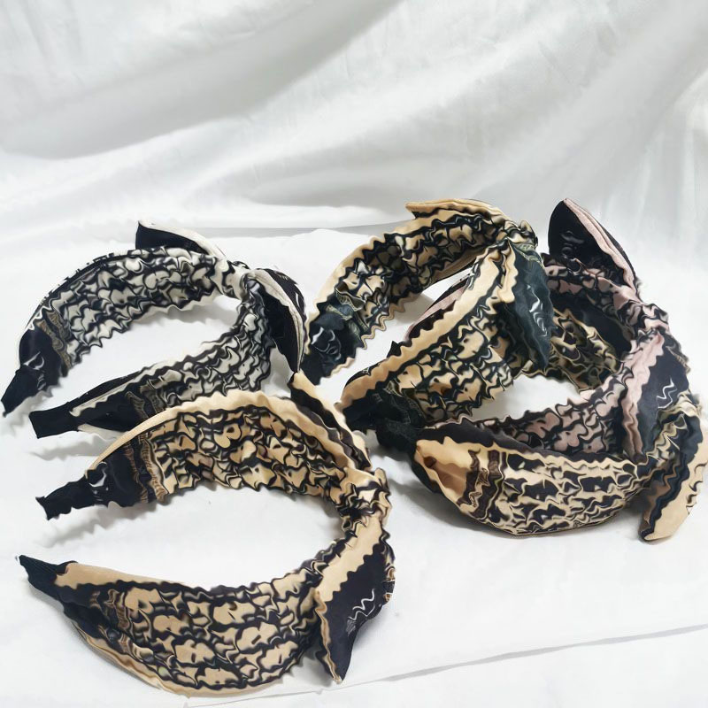 Fashion Designer Letters Print Girls Cloth Headbands Wide Edge Twist Turban Charm Women Hair Hoop Bowknot Hairbands Headwraps Accessoriesfor Ladies, Black;brown
Fashion Designer Letters Print Girls Cloth Headbands Wide Edge Twist Turban Charm Women Hair Hoop Bowknot Hairbands Headwraps Accessoriesfor Ladies, Black;brown