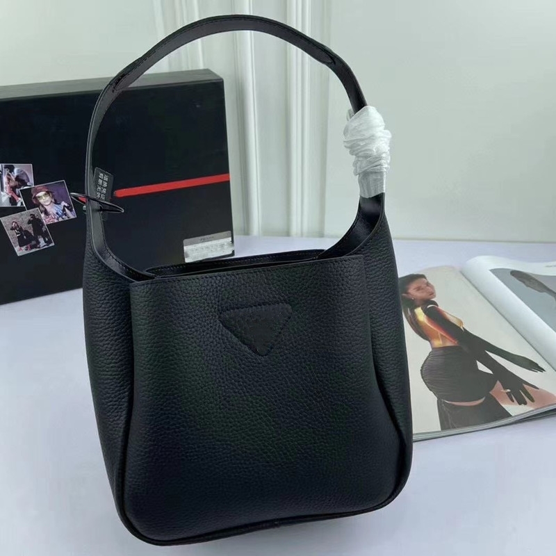Luxury designer Crossbody Shoulder Backpack Handbags Tote bag Bags Handbags Wallet Purse Online Vegetable Basket Top Design Cowhide Fashion 
Luxury designer Crossbody Shoulder Backpack Handbags Tote bag Bags Handbags Wallet Purse Online Vegetable Basket Top Design Cowhide Fashion