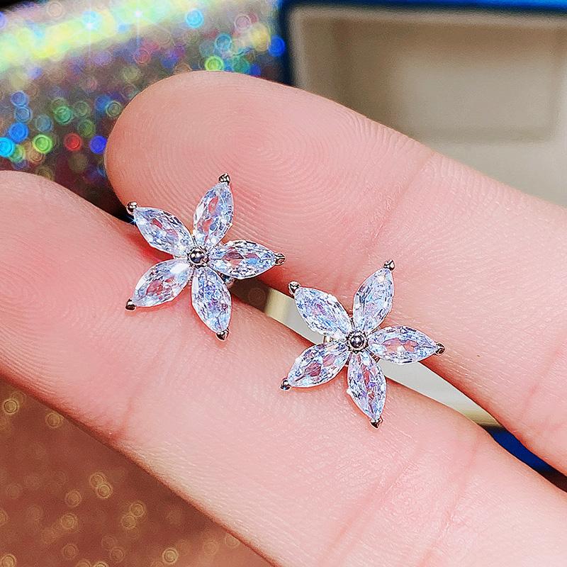 Stud Huitan Chic Flower Shaped Earrings For Women Luxury Inlay Bright Cubic Zirconia Fashion Versatile Girls Jewelry Arrival
Stud Huitan Chic Flower Shaped Earrings For Women Luxury Inlay Bright Cubic Zirconia Fashion Versatile Girls Jewelry Arrival