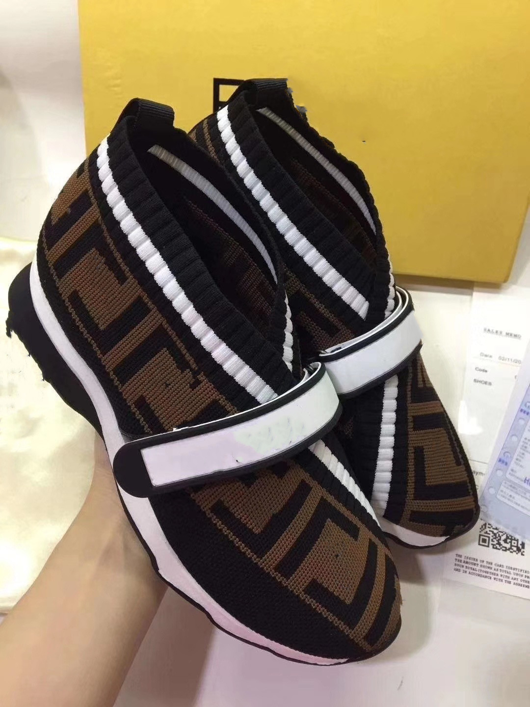Casual shoes women Travel leather lace-up sneaker cowhide fashion lady Flat designer Running Trainers Letters woman shoe platform men gym sneakers size 35-42-45, 05
Casual shoes women Travel leather lace-up sneaker cowhide fashion lady Flat designer Running Trainers Letters woman shoe platform men gym sneakers size 35-42-45, 05