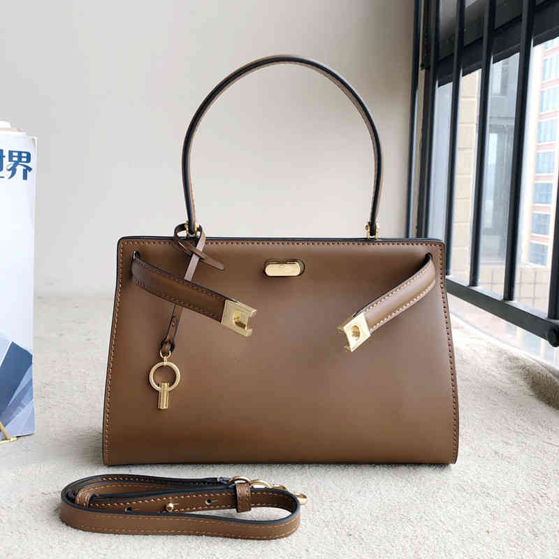 Napa 2021 Cowhide Medium Radziwill Official Document Trend Portable One Shoulder Messenger Bag
Napa 2021 Cowhide Medium Radziwill Official Document Trend Portable One Shoulder Messenger Bag