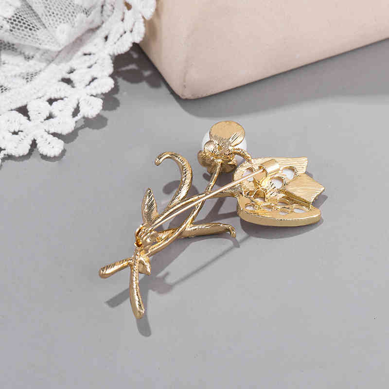 Brooch 2021 Japanese and Korean Flower Anti Light Button Pin As a Gift for Mother Teacher