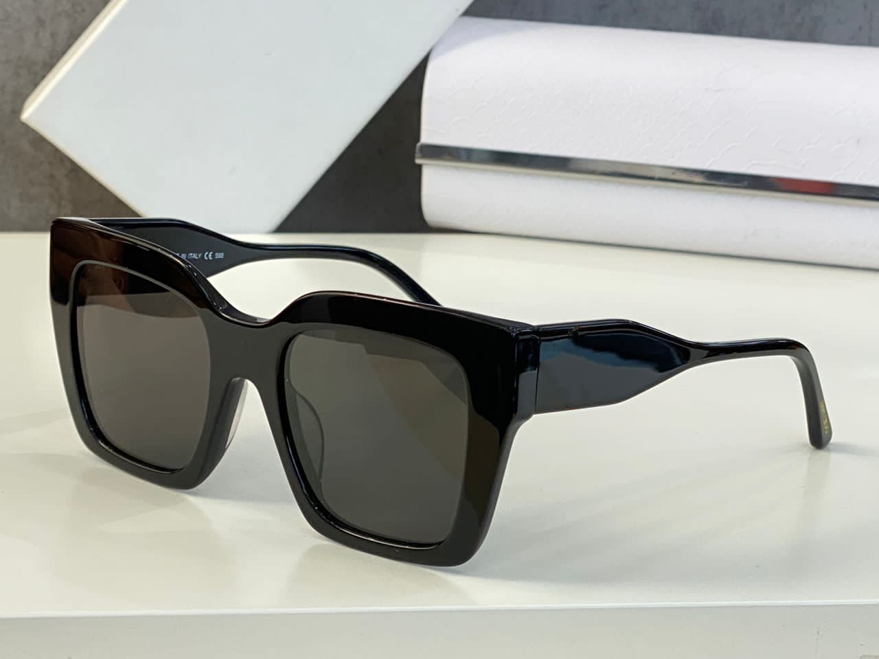 Summer Sunglasses For Women Men NUANE/S Style Anti-Ultraviolet Retro Plate Plank Square Full Frame Eyeglasses Random Box
Summer Sunglasses For Women Men NUANE/S Style Anti-Ultraviolet Retro Plate Plank Square Full Frame Eyeglasses Random Box