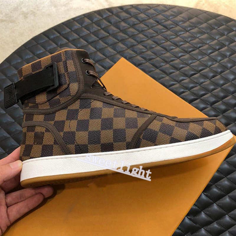 2021 High Quality Rivoli Sneakers Iconic Damier Graphite Canvas Mens Luxury Casual Shoes Printed Leather Hook and Loop Strap Sneakers, Black
2021 High Quality Rivoli Sneakers Iconic Damier Graphite Canvas Mens Luxury Casual Shoes Printed Leather Hook and Loop Strap Sneakers, Black