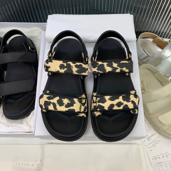Dio Lastest Platform sandals women designer shoes , Fashion Wide Flat espadrille Summer Outdoor Causal rope ankle strap Sandals size35-40, Choose the color
Dio Lastest Platform sandals women designer shoes , Fashion Wide Flat espadrille Summer Outdoor Causal rope ankle strap Sandals size35-40, Choose the color