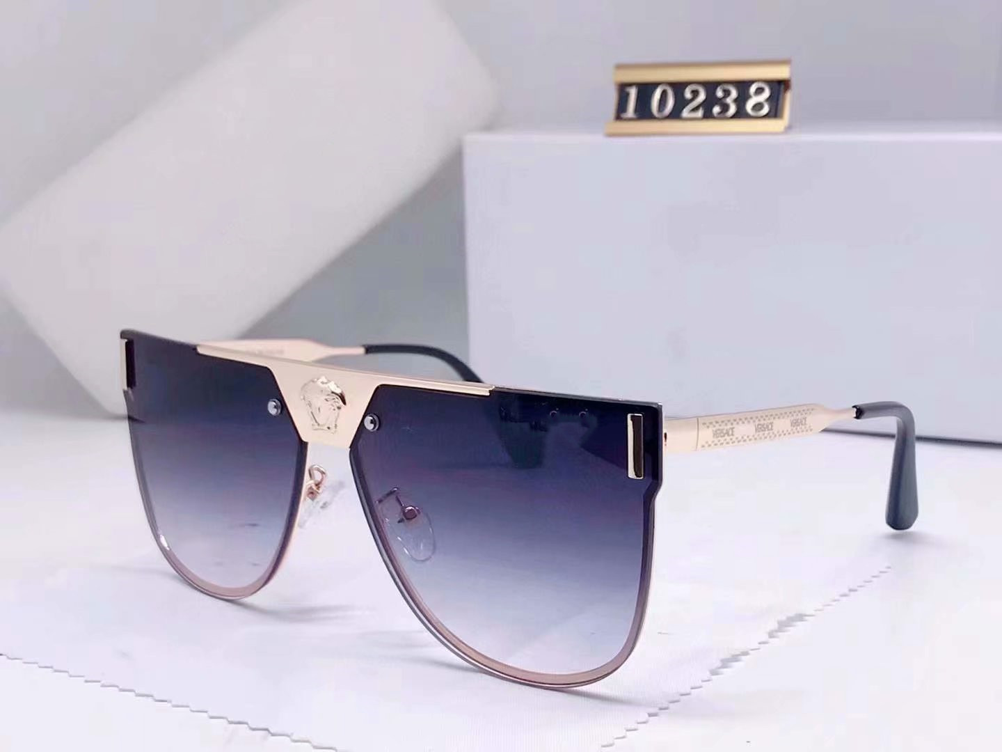 Vintage Sunglasses Medusaity Men women Square Metal Frame Sun glasses colorful Mirror Classic Retro High quality VE 10238 Fashion Summer Eyewear with box case
Vintage Sunglasses Medusaity Men women Square Metal Frame Sun glasses colorful Mirror Classic Retro High quality VE 10238 Fashion Summer Eyewear with box case