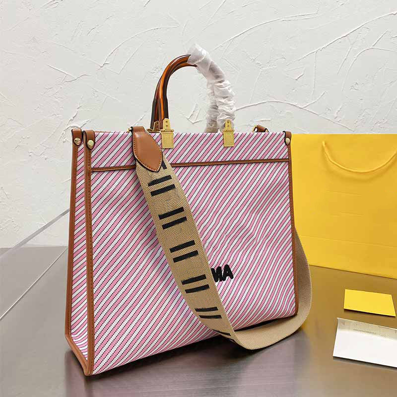 Tortoiseshell tote bag with two-tone handles square high-capacity women's bag Twill pattern with letter embroidery Design lady Handbag bags
Tortoiseshell tote bag with two-tone handles square high-capacity women's bag Twill pattern with letter embroidery Design lady Handbag bags
