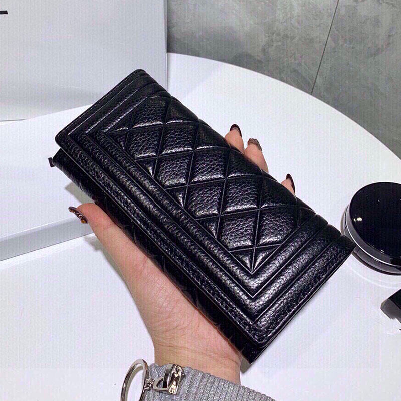 Women Caviar Calfskin Two Folded Purse Black Diamond Lattice Wallets Genuine Leather Woman Card Holder Bag Coin Purses Luxurys Designers Bags Top Quality
Women Caviar Calfskin Two Folded Purse Black Diamond Lattice Wallets Genuine Leather Woman Card Holder Bag Coin Purses Luxurys Designers Bags Top Quality