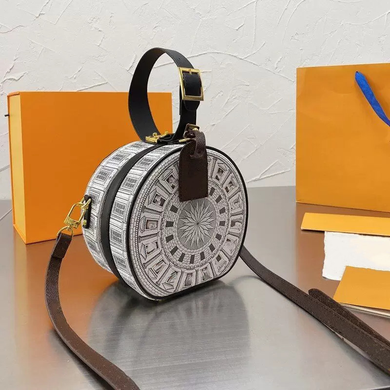 Womens bag round cake slanting cross bady designer handbag fashion with letter printing classic shoulder bags high quality Wallet, Split
Womens bag round cake slanting cross bady designer handbag fashion with letter printing classic shoulder bags high quality Wallet, Split