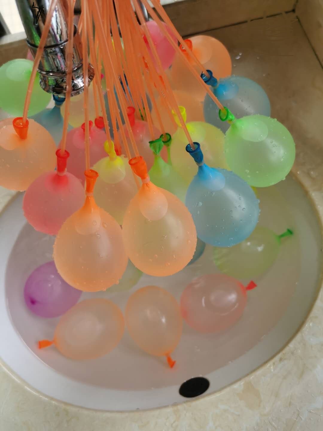 2021 Colorful Magic Water-filled Bunch Balloons Children Summer Game Novetly Water Bomb Outdoor Kids Toys DHL 06, Multicolor
2021 Colorful Magic Water-filled Bunch Balloons Children Summer Game Novetly Water Bomb Outdoor Kids Toys DHL 06, Multicolor