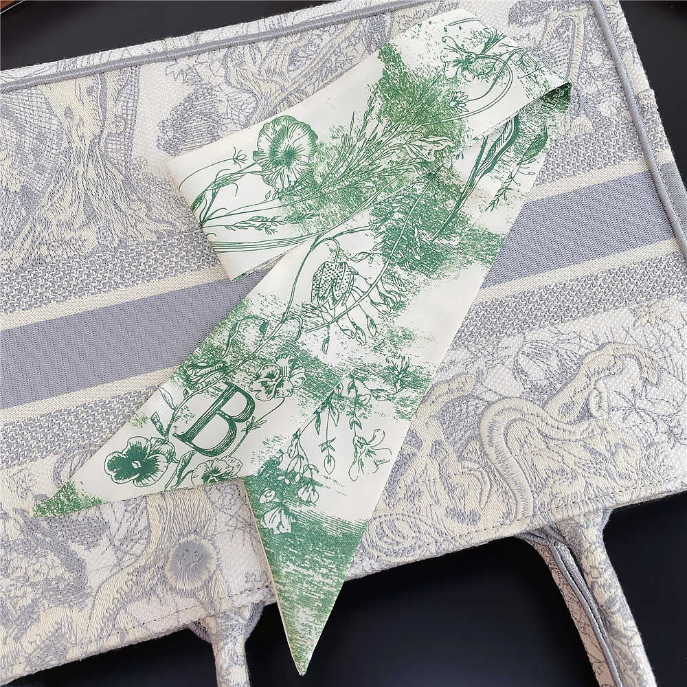 New d family letter scarf long ribbon tied bag wrapped handle silk scarf small ribbon scarf tied ribbon female X5
New d family letter scarf long ribbon tied bag wrapped handle silk scarf small ribbon scarf tied ribbon female X5