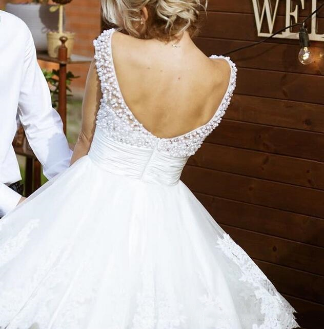Summer Short A e Wedding Dresses Top Pearls Beading Open Back Mini Country Garden Lace Applique Bridal Gowns Engagement Party Dress