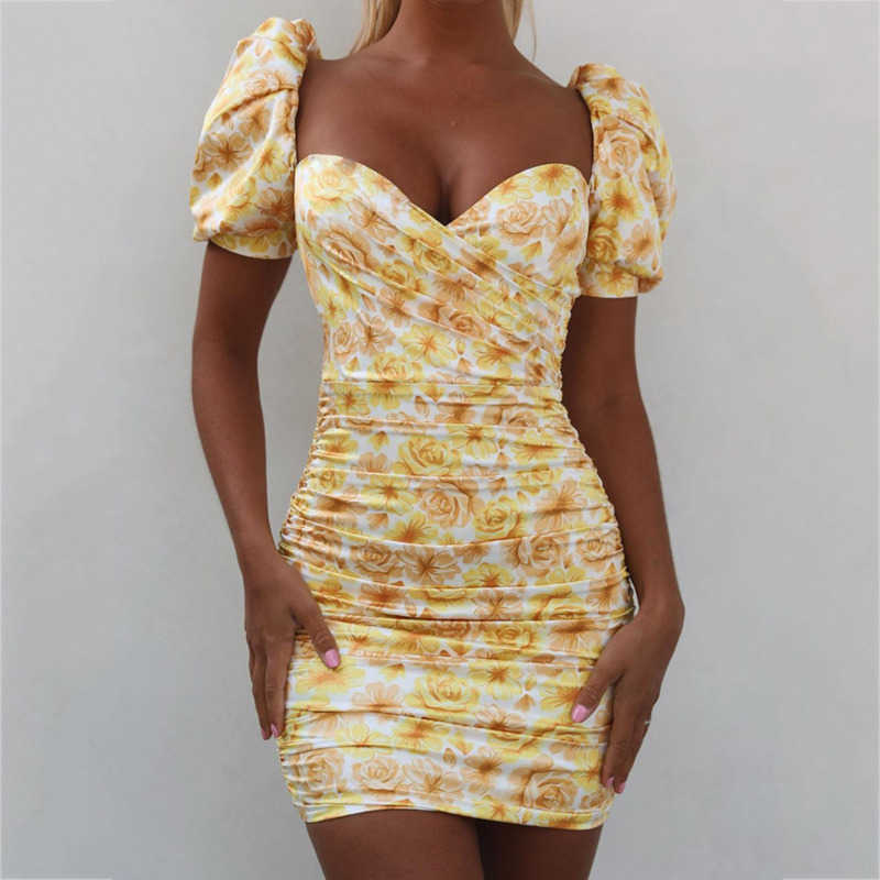 DEAT Women Print Pleated Short Puff Sleeve Buttocks Dress Square Collar High Waist Slim Fashion Spring Summer 11B628 210709, Red
DEAT Women Print Pleated Short Puff Sleeve Buttocks Dress Square Collar High Waist Slim Fashion Spring Summer 11B628 210709, Red
