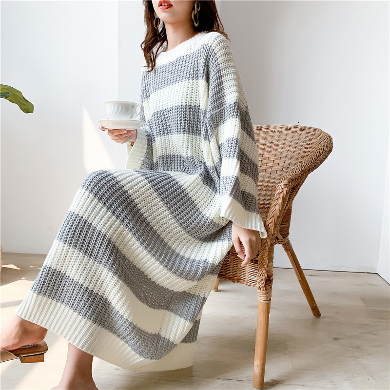 LANMREM Stripe Crew Neck Pullover Sweater Women autumn winter New Loose Large Size Vintage Long Knit Dress Female PC442 210218