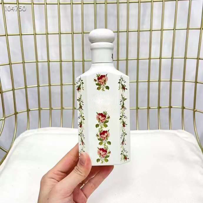 New In Stock 1vs1 Perfume for woman Lasting Fresh clean EThe Alchemist Garden Male Brand EDP 150ML Three fragrances Free delivery
New In Stock 1vs1 Perfume for woman Lasting Fresh clean EThe Alchemist Garden Male Brand EDP 150ML Three fragrances Free delivery