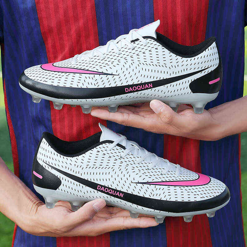 Soccer Shoesmen Kids Football Boots Women Breathable Cleats Antiskid Chaussure Outdoor 220331 1125, See chert4
Soccer Shoesmen Kids Football Boots Women Breathable Cleats Antiskid Chaussure Outdoor 220331 1125, See chert4