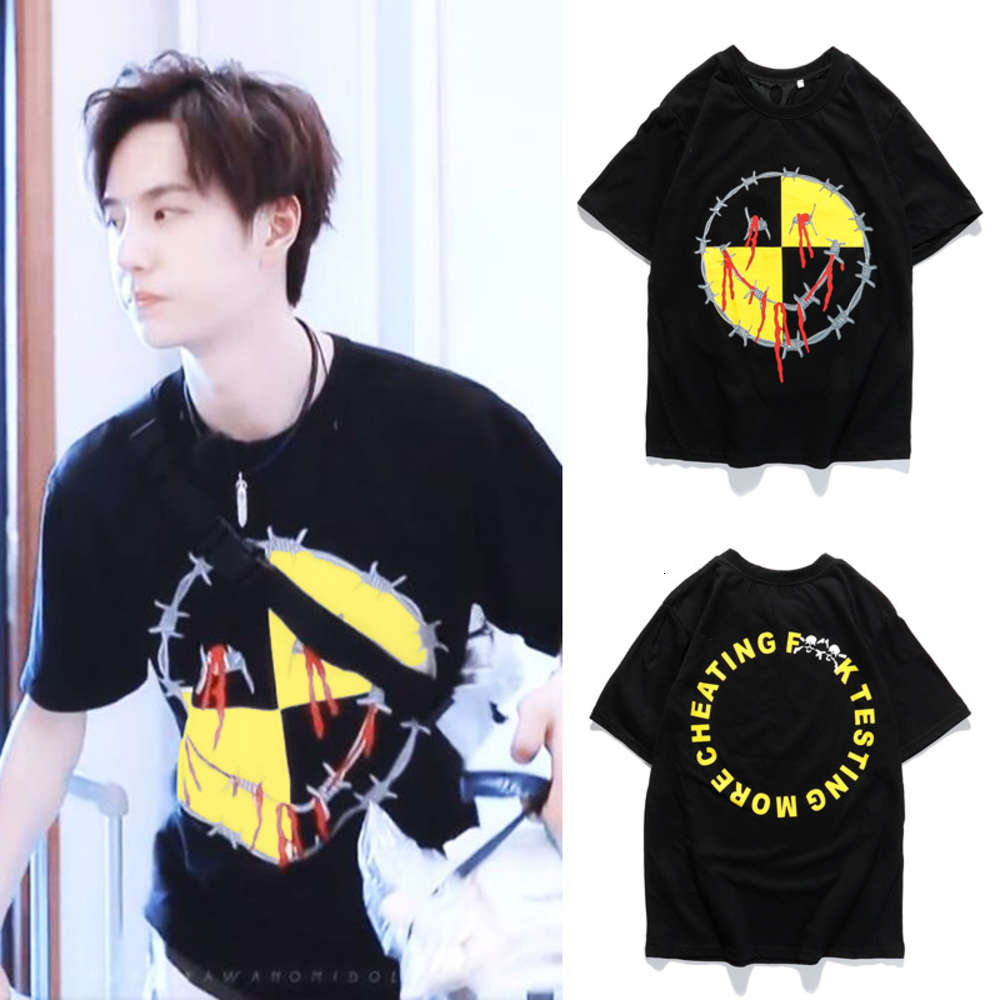 2021ss Edison Chen, Wang Yibo Kanye same style hip hop spoof barbed wire smile face short sleeve T-shirt, White;black 
2021ss Edison Chen, Wang Yibo Kanye same style hip hop spoof barbed wire smile face short sleeve T-shirt, White;black