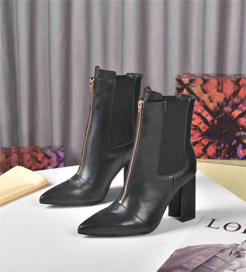 Luxury Designer Discovery Flat Ankle Boot Fashion Woman Heel Bootie Line Ranger Black Boots with Original Box
Luxury Designer Discovery Flat Ankle Boot Fashion Woman Heel Bootie Line Ranger Black Boots with Original Box