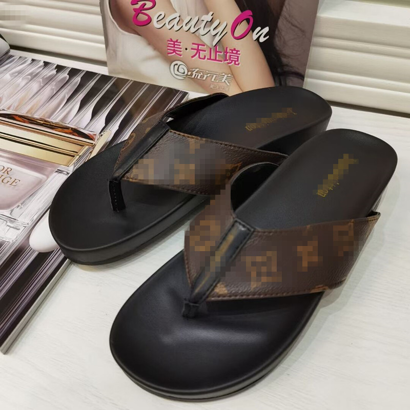 888 sandals One of the Light slippers European and American individual leisure women Sandal flip flops summer fashion leather non-slip soft bottom, Black
888 sandals One of the Light slippers European and American individual leisure women Sandal flip flops summer fashion leather non-slip soft bottom, Black