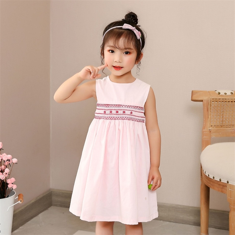 Kids Smocked Dresses for Girls Summer Children Hand Made Smocking Pink Cotton Dress with Button Toddler Boutique Clothes 210615
Kids Smocked Dresses for Girls Summer Children Hand Made Smocking Pink Cotton Dress with Button Toddler Boutique Clothes 210615