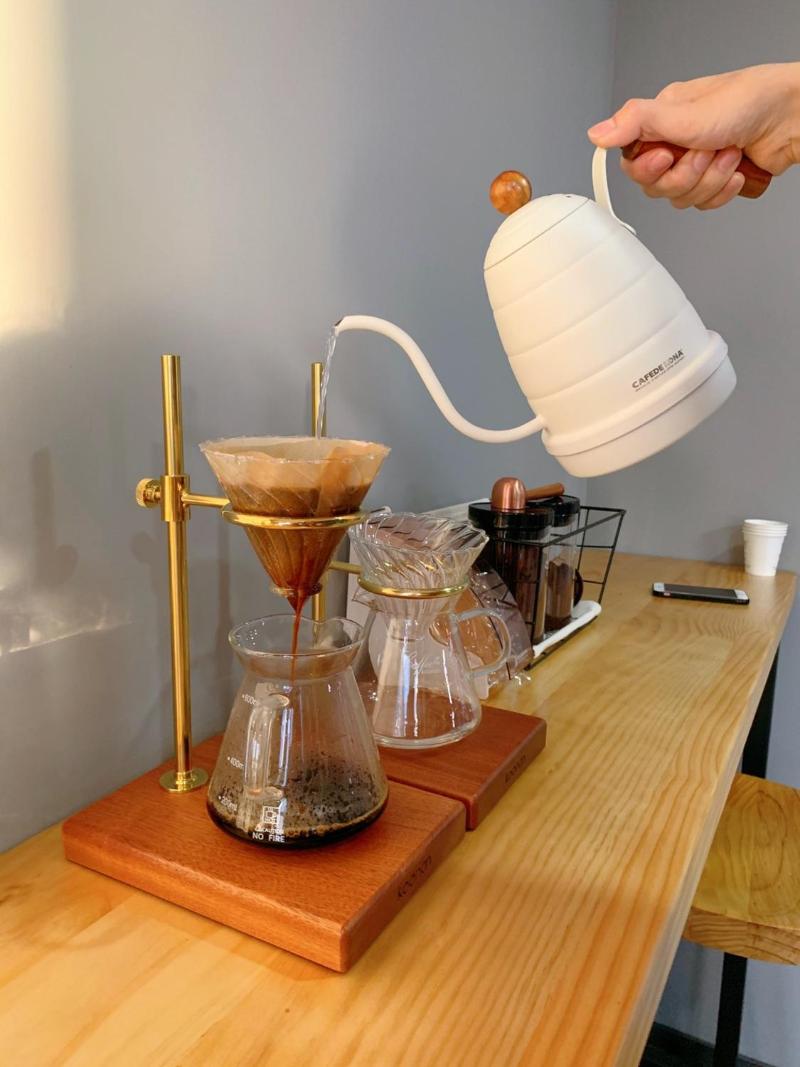 Coffee Pots 220V POUR-OVER ELECTRIC KETTLE For Heating, Insulation, Timer 0.7L/23oz Variable Temperature Control Precision Pour Spout
Coffee Pots 220V POUR-OVER ELECTRIC KETTLE For Heating, Insulation, Timer 0.7L/23oz Variable Temperature Control Precision Pour Spout