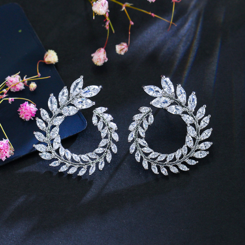 CWWZircons 4 Pcs Leaf Shape New Fashion CZ Necklace Earring Bracelet and Ring Sets Famous Brand Jewelry Womens Accessories T011g
CWWZircons 4 Pcs Leaf Shape New Fashion CZ Necklace Earring Bracelet and Ring Sets Famous Brand Jewelry Womens Accessories T011g
