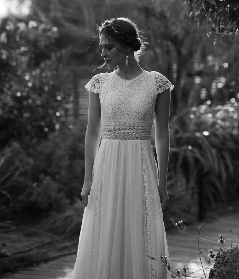 Exquisite Jewel Bohemian Long Dresses A-e Cap Short Sleeve Boho Lace Bride Dress Chiffon Beach Bridal Wedding Gown Customized