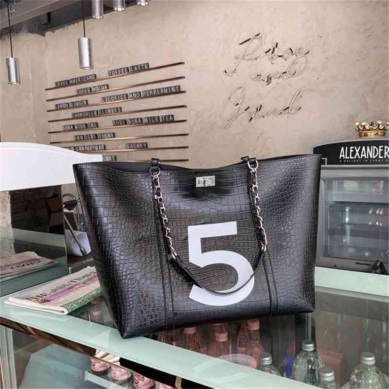 Women Luxurys Designers Bags 2021 239 5-word big chain large capacity High-quality Factory Designer Handbag Handbags Totes Crossbody Bag 
Women Luxurys Designers Bags 2021 239 5-word big chain large capacity High-quality Factory Designer Handbag Handbags Totes Crossbody Bag