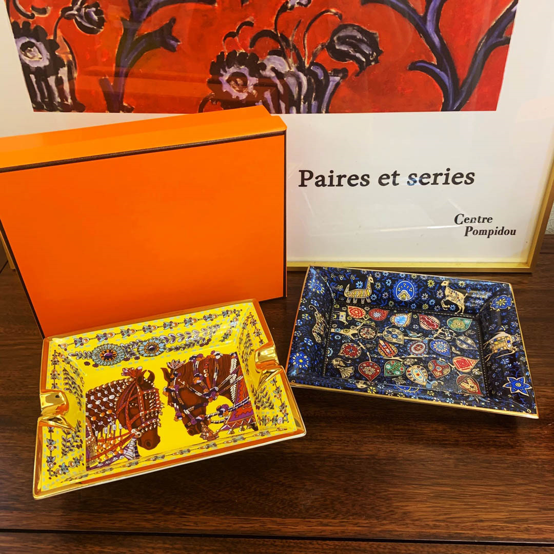 Good quality Porcelain ashtray Ceramic Cigar ashtrays Luxurys Smoke Ash Tray home Smoking Accessories
Good quality Porcelain ashtray Ceramic Cigar ashtrays Luxurys Smoke Ash Tray home Smoking Accessories