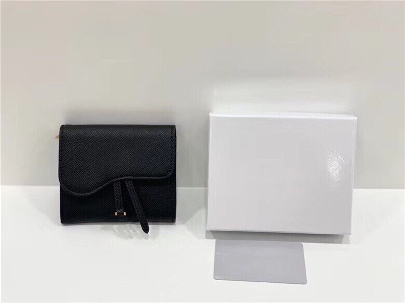 2021 New Woman Wallet Purse Women Original Box High Quality Fashion Free Shipping Wallets Leather For Men Unisex, Red;black
2021 New Woman Wallet Purse Women Original Box High Quality Fashion Free Shipping Wallets Leather For Men Unisex, Red;black