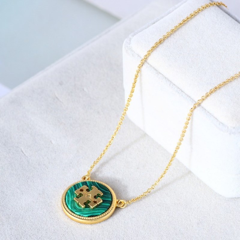 New jewelry new natural stone four-color pendant, simple and versatile, mixed batch of girls' necklaces
New jewelry new natural stone four-color pendant, simple and versatile, mixed batch of girls' necklaces