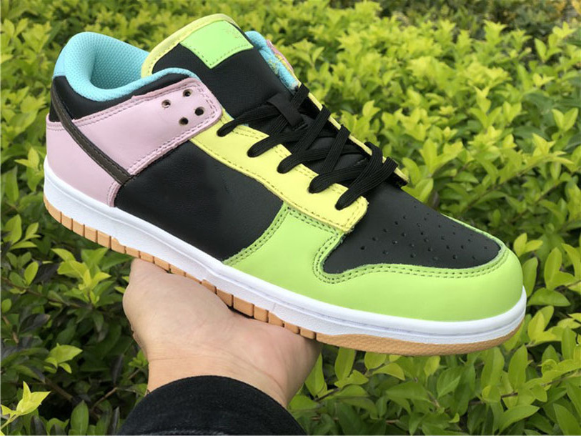 Shoes Dunk Men Women Skateboard Low SE Free 99 Chunky Dunky Colorful Luxurys Designer Sneakers, Bubble wrap packaging
Shoes Dunk Men Women Skateboard Low SE Free 99 Chunky Dunky Colorful Luxurys Designer Sneakers, Bubble wrap packaging